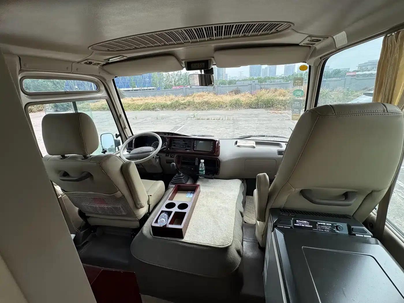 2011 Toyota Coaster 2.7L Manual — миниатюра 19