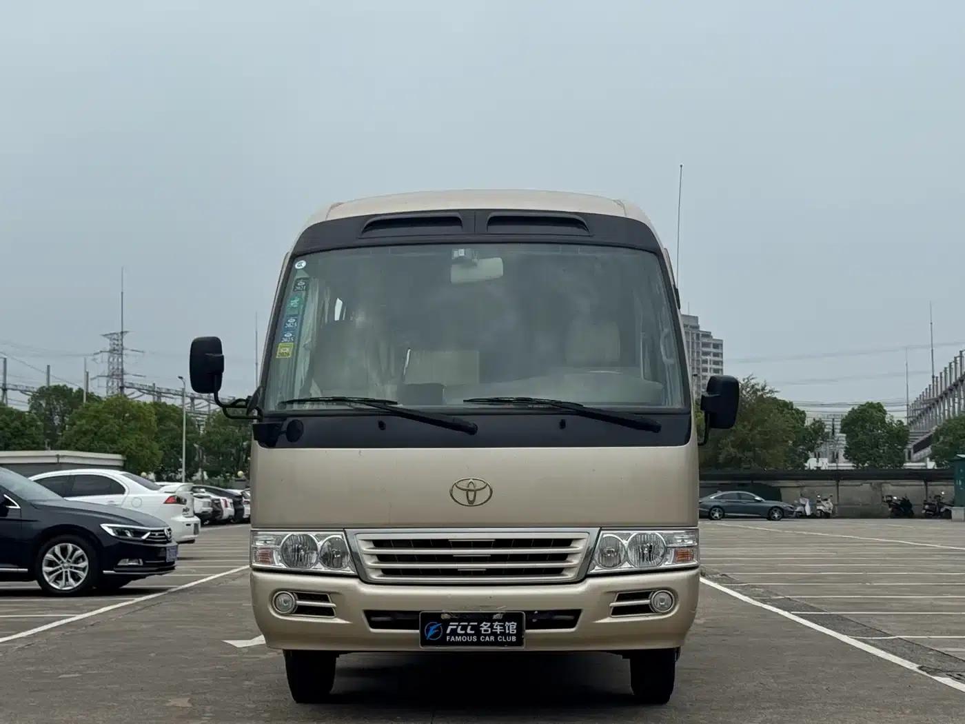 2011 Toyota Coaster 2.7L Manual — миниатюра 3