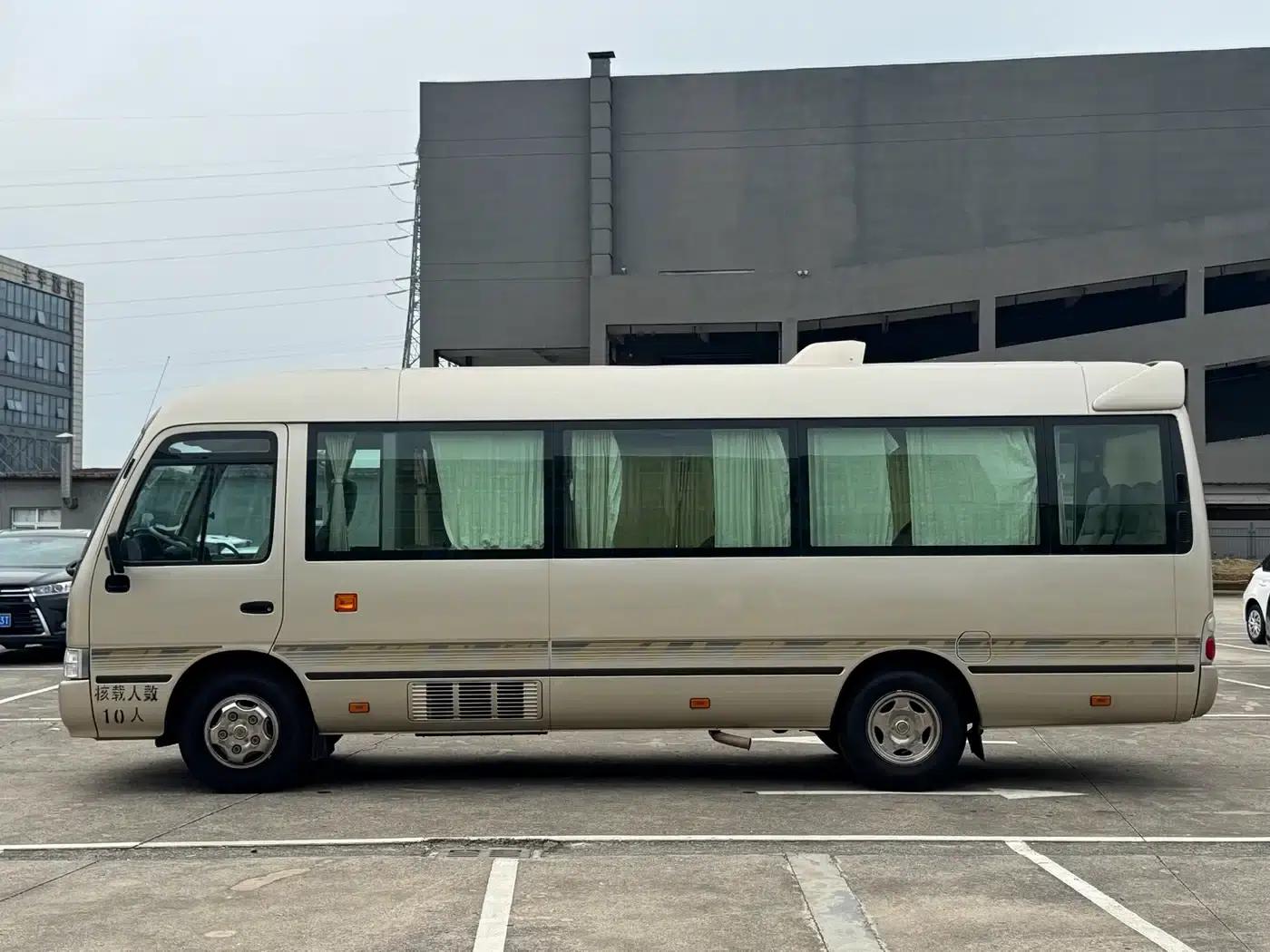2011 Toyota Coaster 2.7L Manual — миниатюра 5