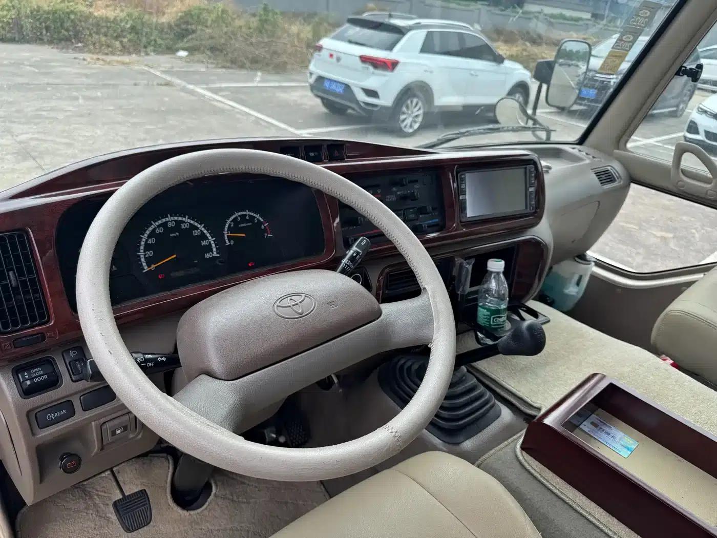 2011 Toyota Coaster 2.7L Manual — миниатюра 7