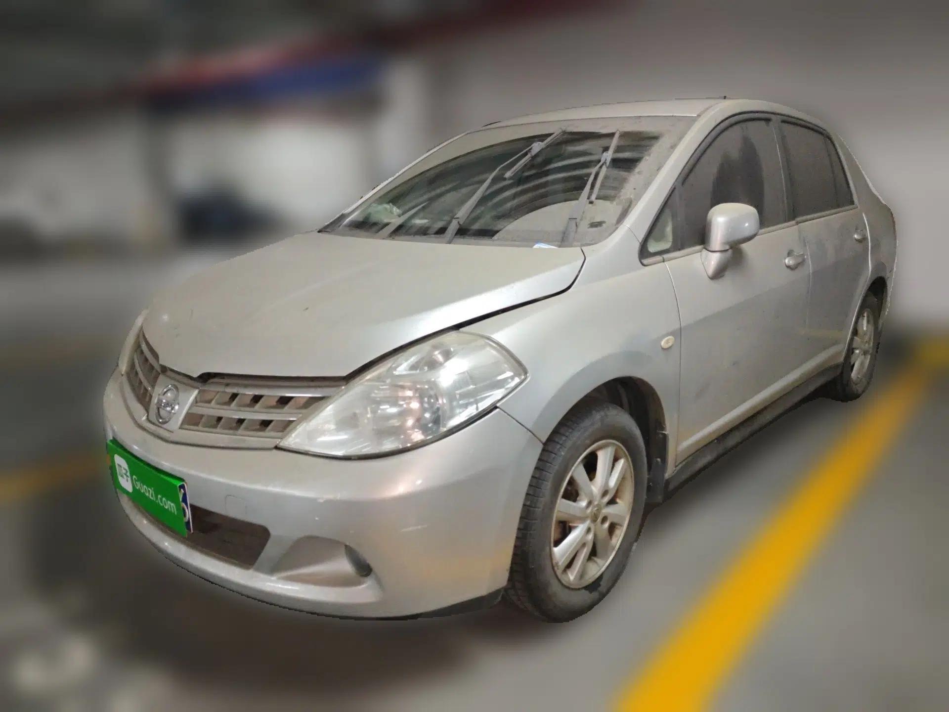 Nissan Tiida Sedan 2008 1.6L Manual Fashion Edition — миниатюра 1