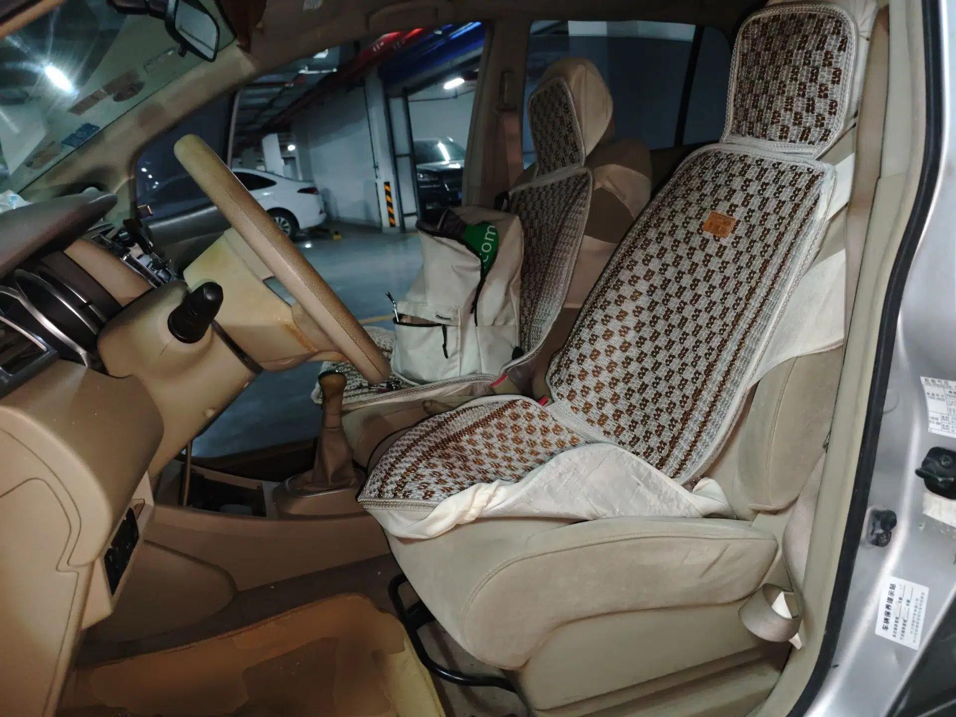 Nissan Tiida Sedan 2008 1.6L Manual Fashion Edition — миниатюра 16
