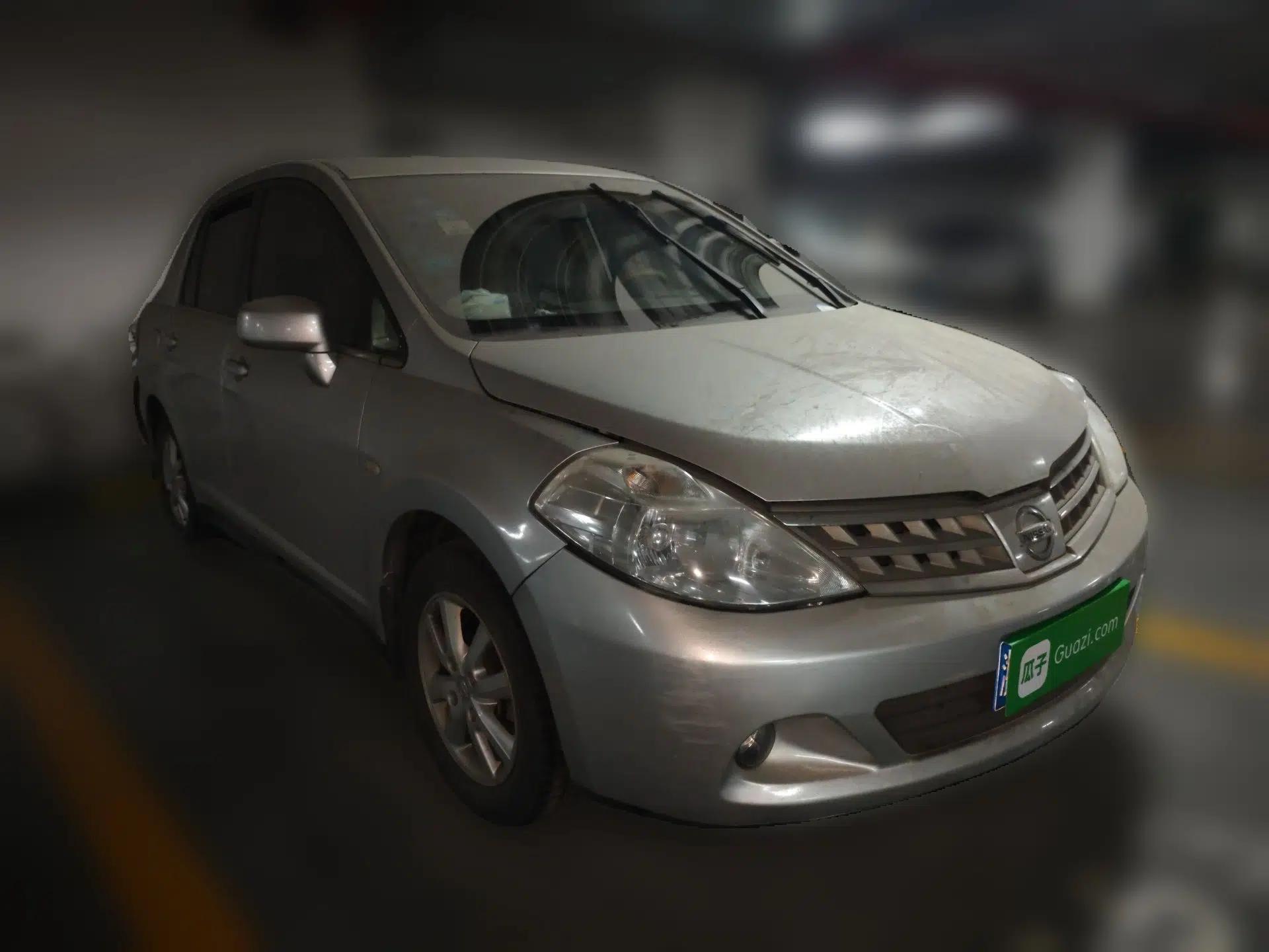 Nissan Tiida Sedan 2008 1.6L Manual Fashion Edition — миниатюра 3