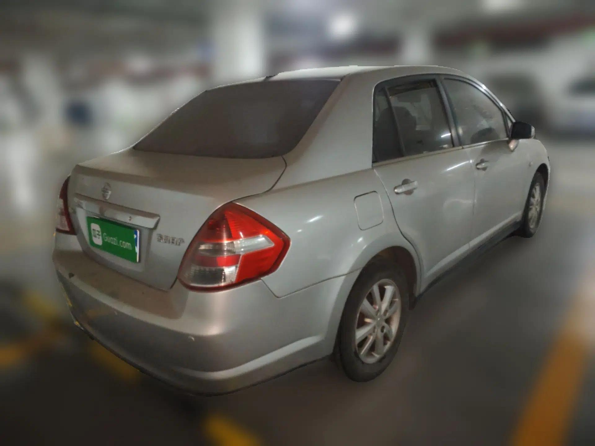 Nissan Tiida Sedan 2008 1.6L Manual Fashion Edition — миниатюра 6