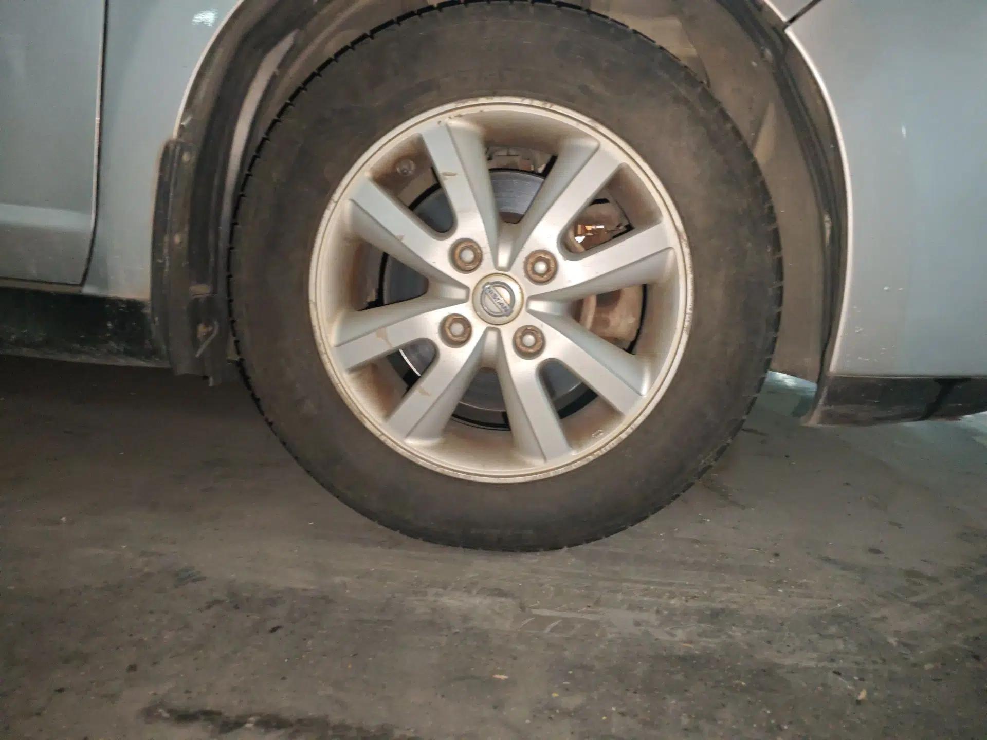 Nissan Tiida Sedan 2008 1.6L Manual Fashion Edition — миниатюра 8