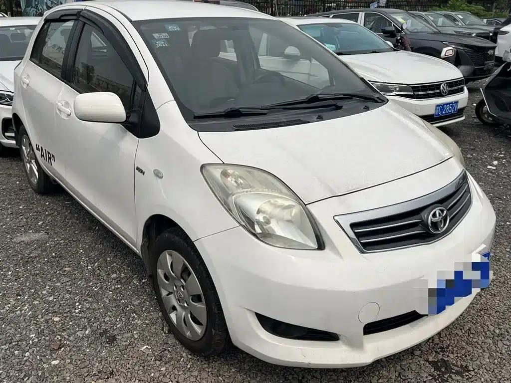 2011 Toyota Yaris 1.6G Automatic Dynamic Edition — миниатюра 3