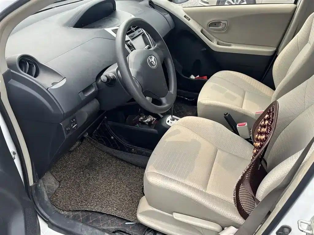 2011 Toyota Yaris 1.6G Automatic Dynamic Edition — миниатюра 4