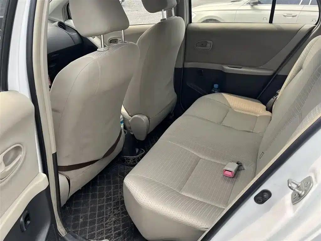 2011 Toyota Yaris 1.6G Automatic Dynamic Edition — миниатюра 5