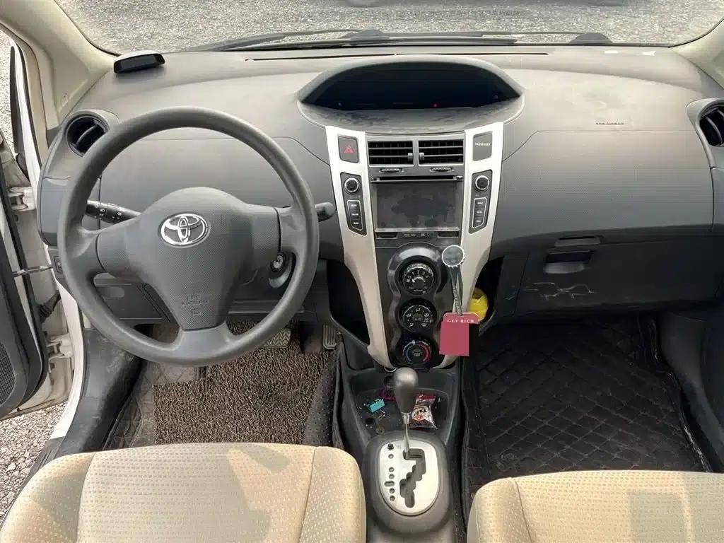 2011 Toyota Yaris 1.6G Automatic Dynamic Edition — миниатюра 6