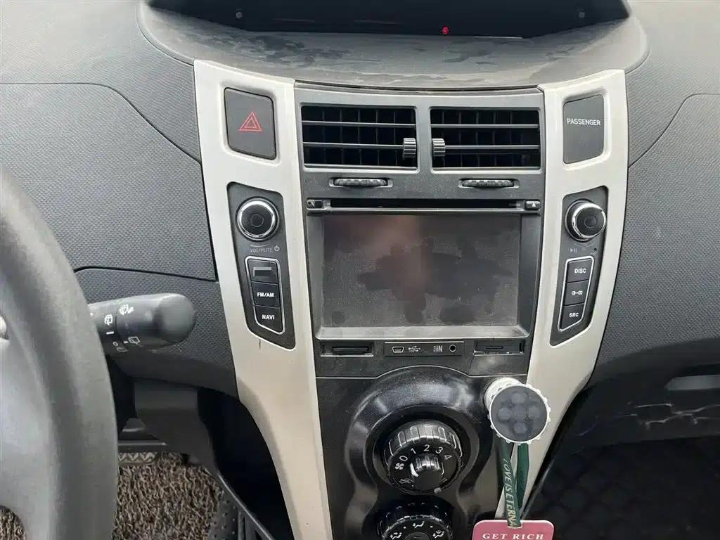 2011 Toyota Yaris 1.6G Automatic Dynamic Edition — миниатюра 7