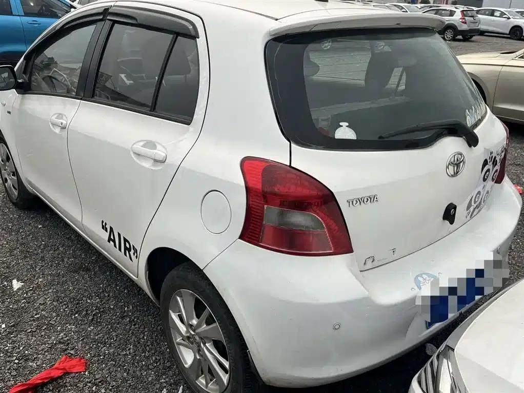 2011 Toyota Yaris 1.6G Automatic Dynamic Edition — миниатюра 9