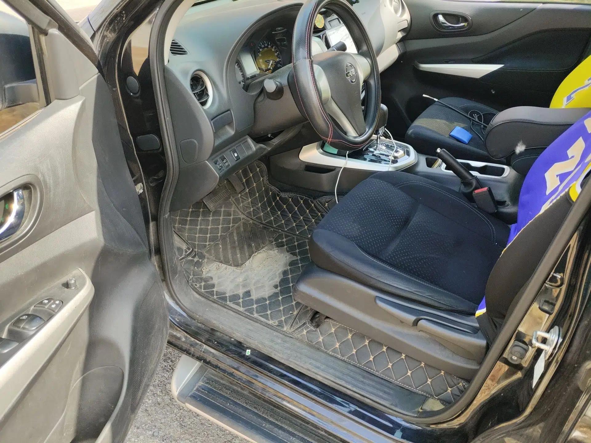 Nissan Navara 2017 2.5L Automatic 2WD Luxury Edition QR25 — миниатюра 19