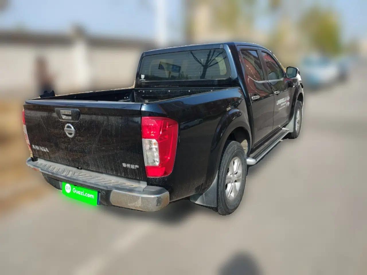 Nissan Navara 2017 2.5L Automatic 2WD Luxury Edition QR25 — миниатюра 6