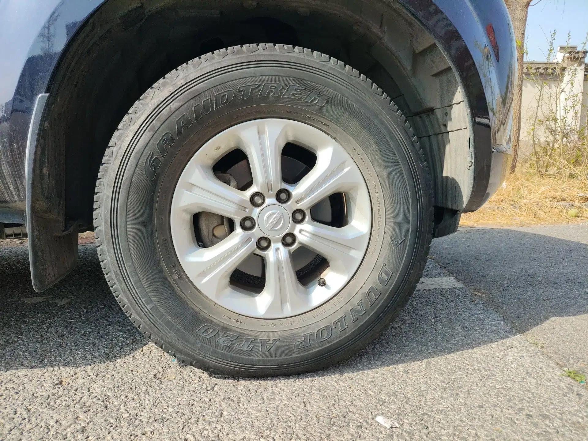 Nissan Navara 2017 2.5L Automatic 2WD Luxury Edition QR25 — миниатюра 8