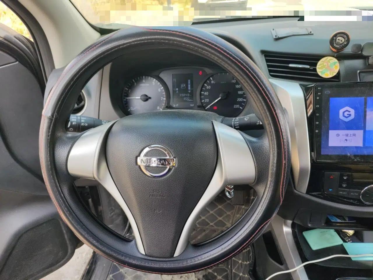 Nissan Navara 2017 2.5L Automatic 2WD Luxury Edition QR25 — миниатюра 9