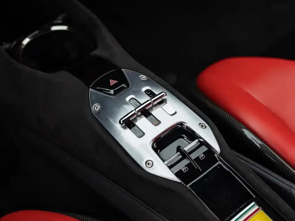 SF90 2020 3.9T V8 Stradale — миниатюра 15
