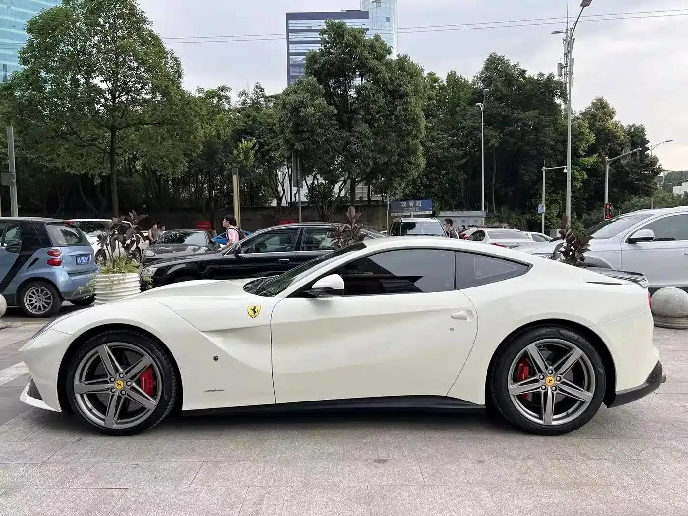 2013 F12berlinetta 6.3L Standard Model — миниатюра 3