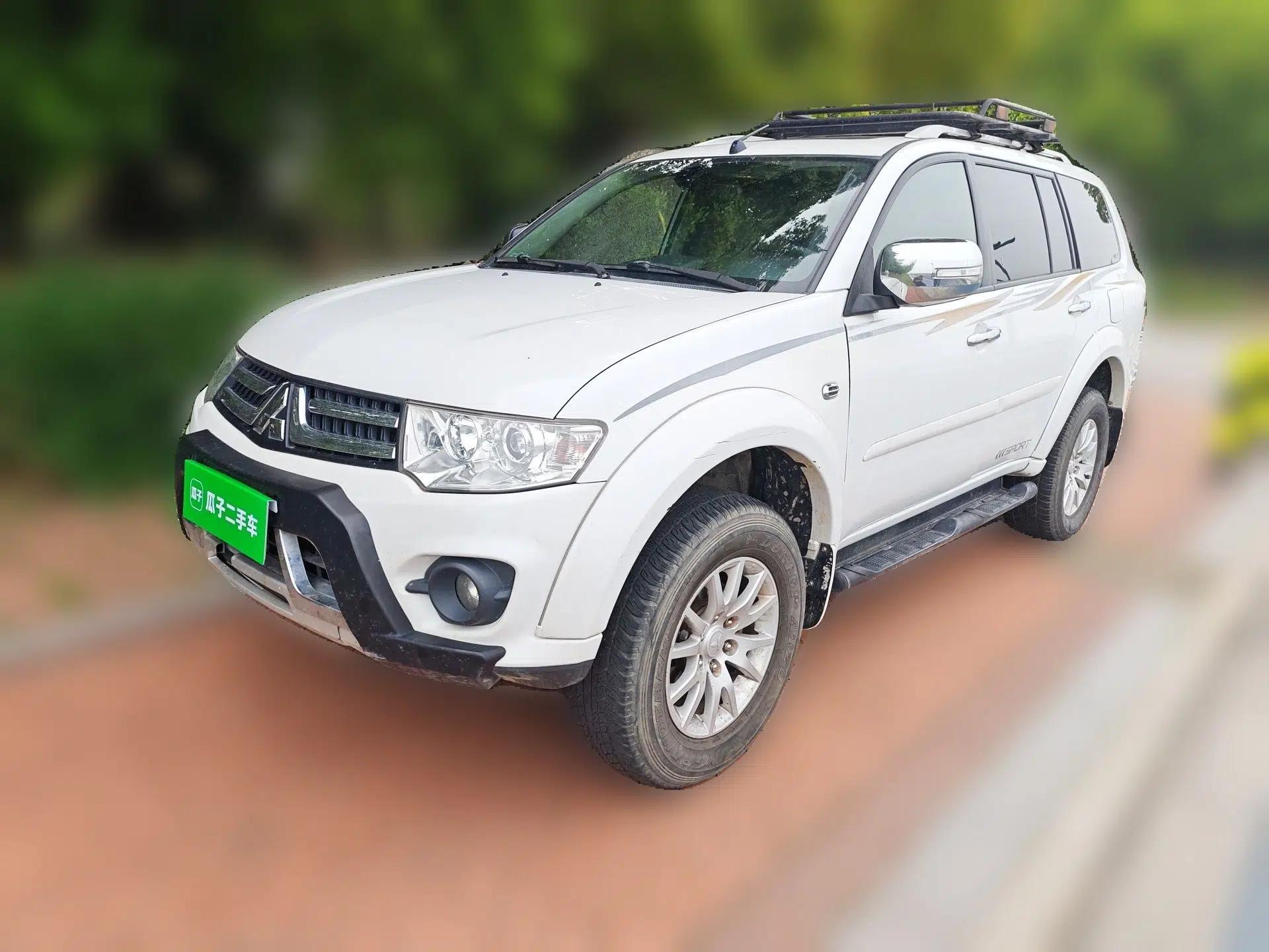 Mitsubishi Pajero Sport 2013 3.0L Automatic 4x4 Flagship Edition — миниатюра 1