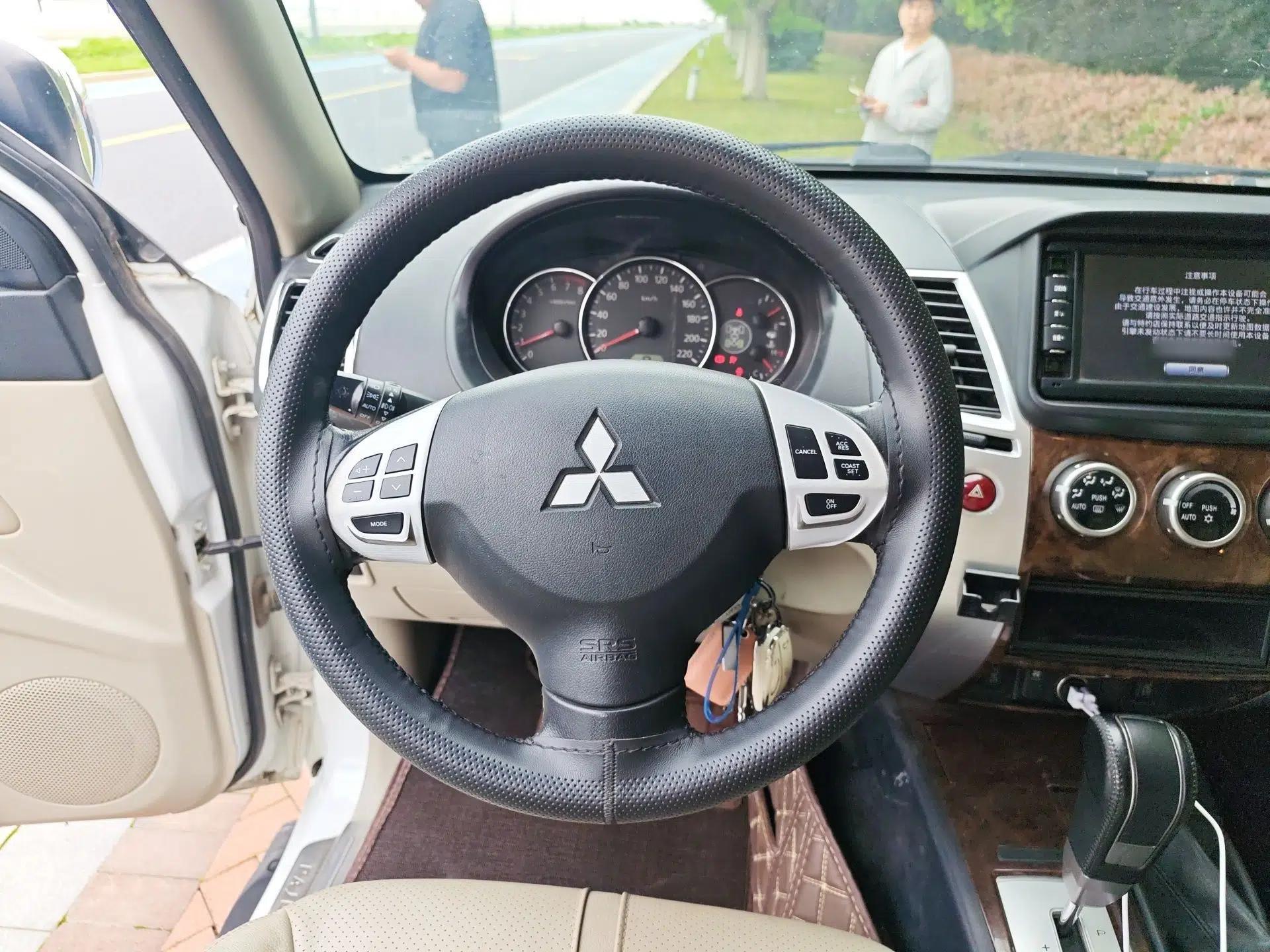 Mitsubishi Pajero Sport 2013 3.0L Automatic 4x4 Flagship Edition — миниатюра 11