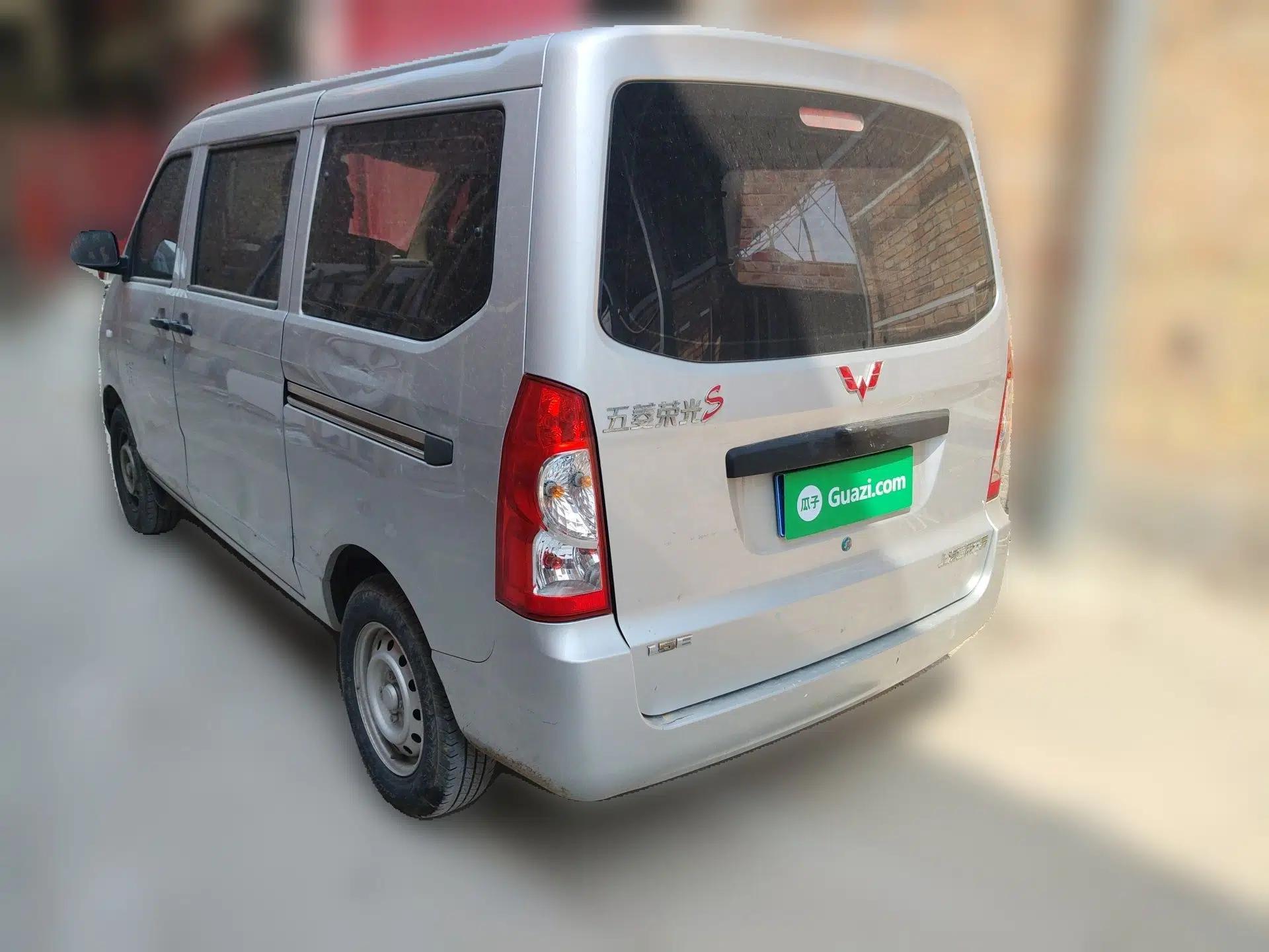 Wuling Rongguang S 2023 1.5L Base Version 5/7 Seats — миниатюра 4