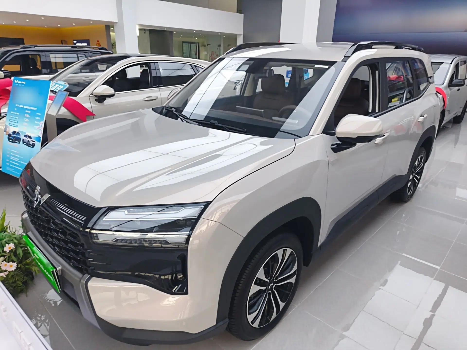 Wuling Xingguang 560 New Energy 2026 Model, Plug-in Hybrid, 125 km, Luxury Version — миниатюра 1