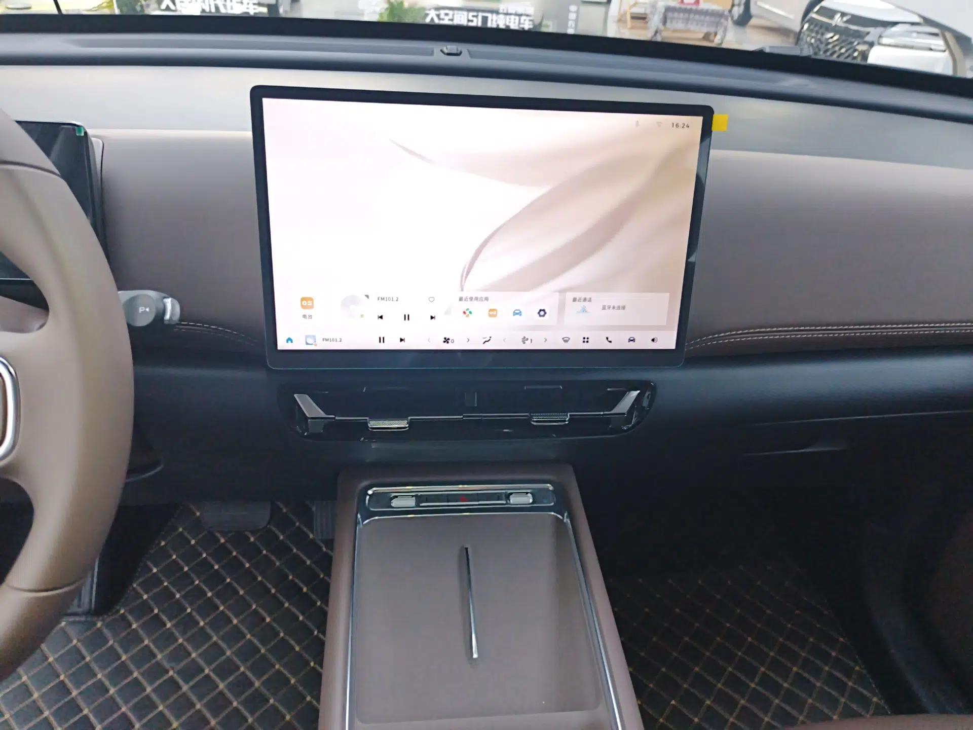 Wuling Xingguang 560 New Energy 2026 Model, Plug-in Hybrid, 125 km, Luxury Version — миниатюра 16