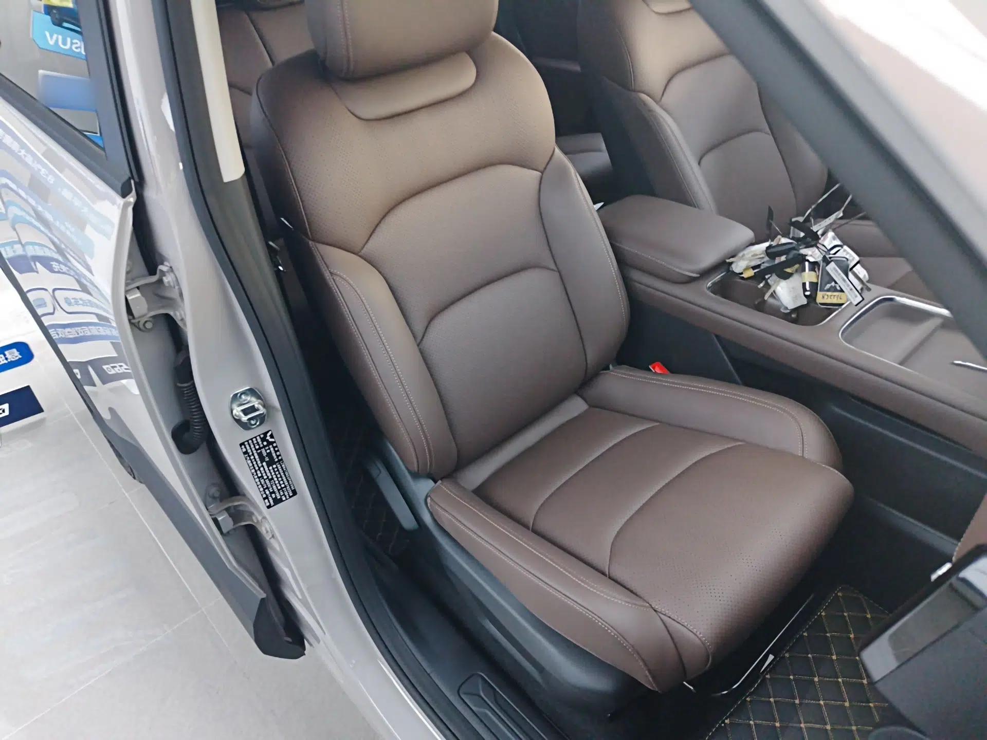 Wuling Xingguang 560 New Energy 2026 Model, Plug-in Hybrid, 125 km, Luxury Version — миниатюра 23