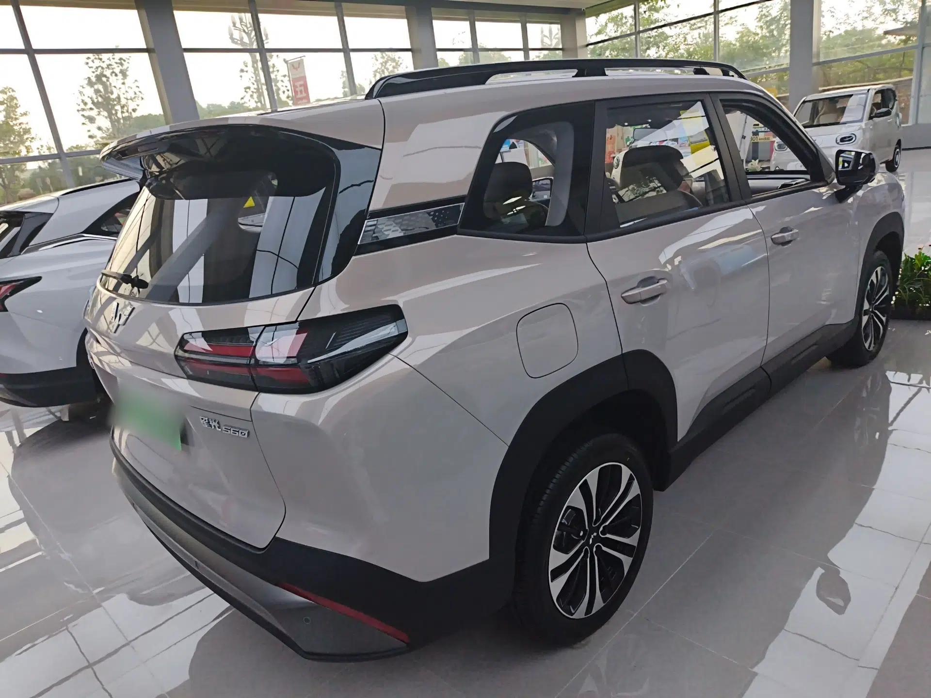 Wuling Xingguang 560 New Energy 2026 Model, Plug-in Hybrid, 125 km, Luxury Version — миниатюра 6