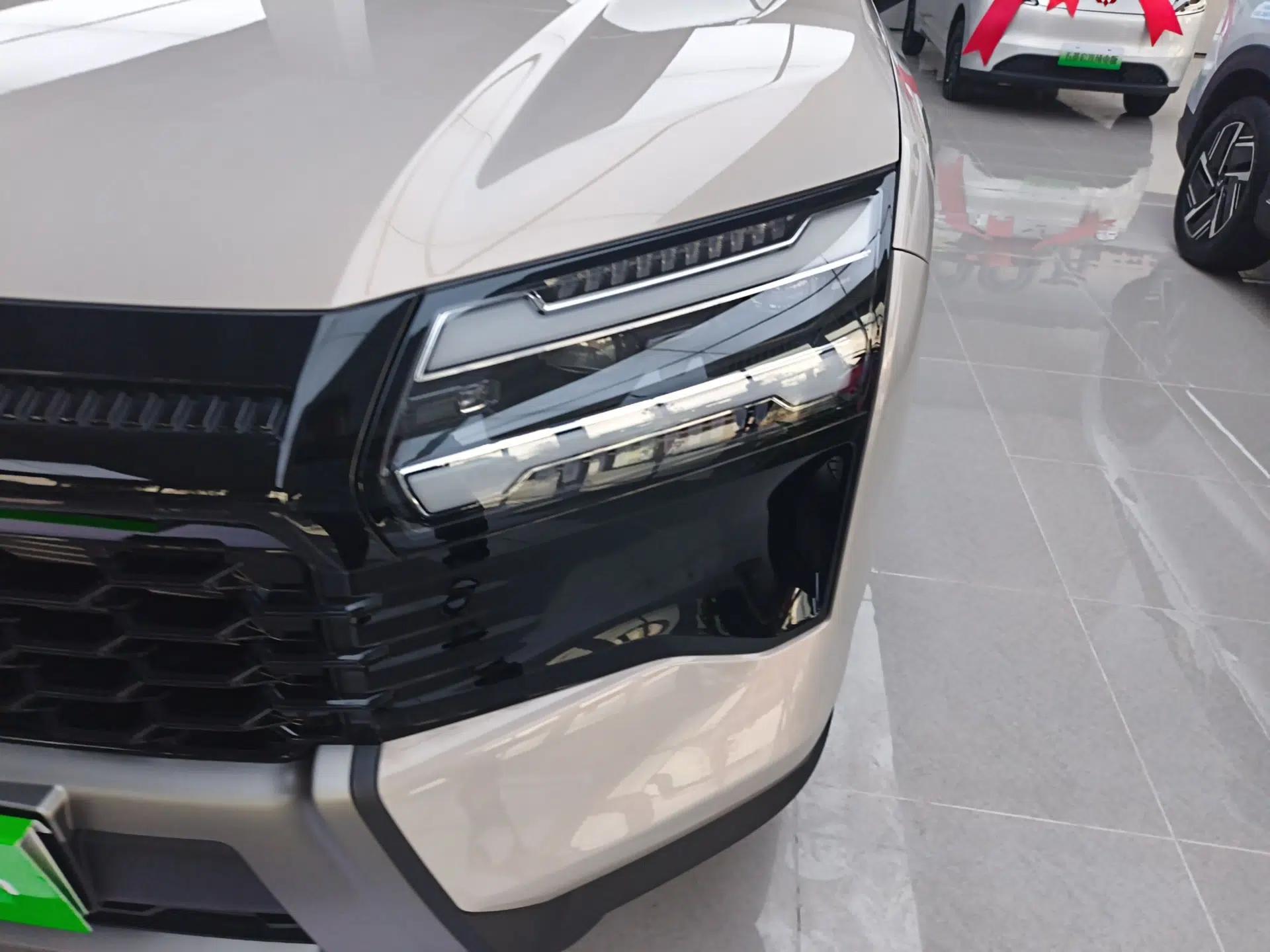 Wuling Xingguang 560 New Energy 2026 Model, Plug-in Hybrid, 125 km, Luxury Version — миниатюра 9