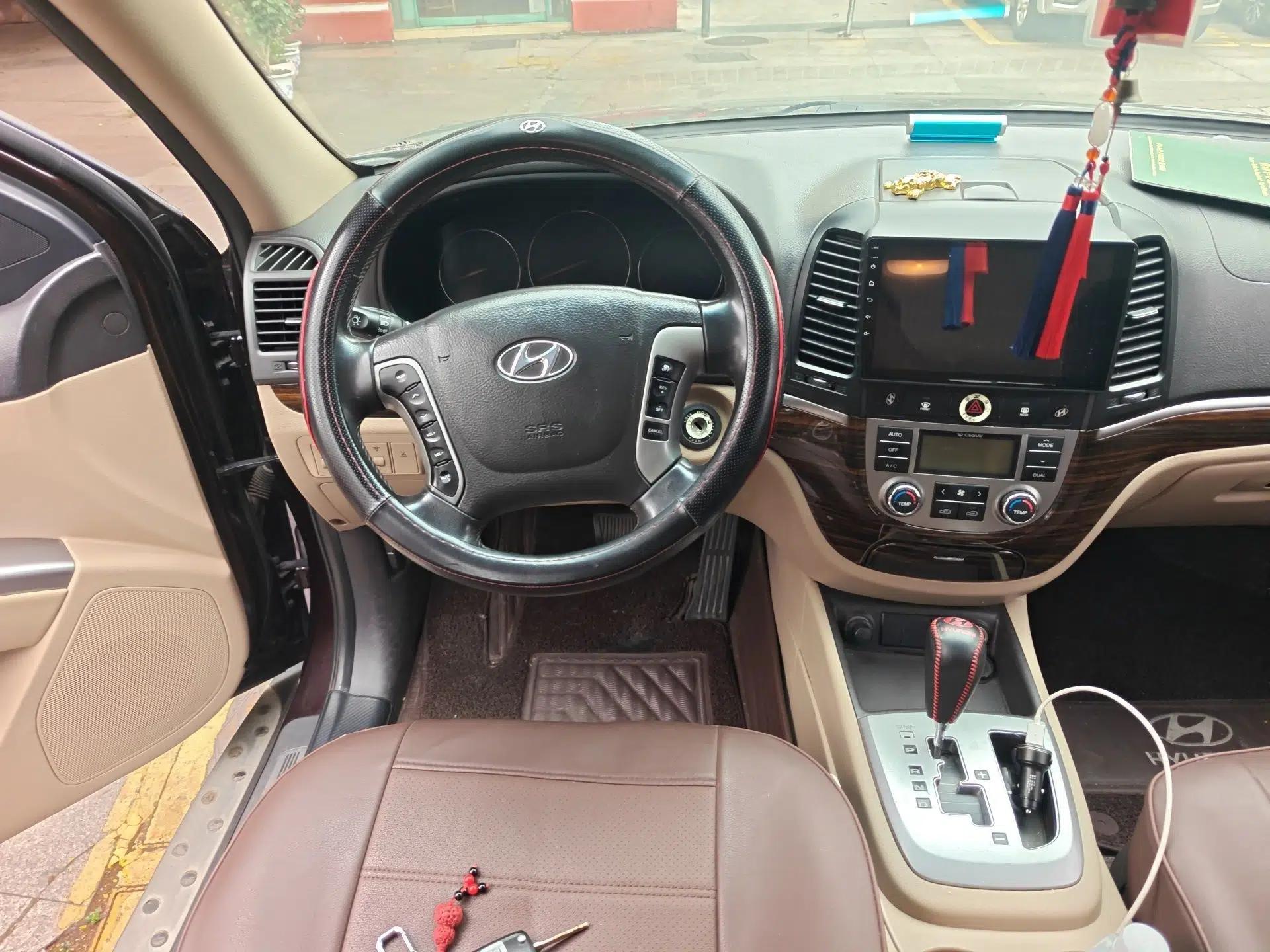 Hyundai Santa Fe Classic 2012 2.4 Comfort Edition 7-Seater Four-Wheel Drive — миниатюра 11