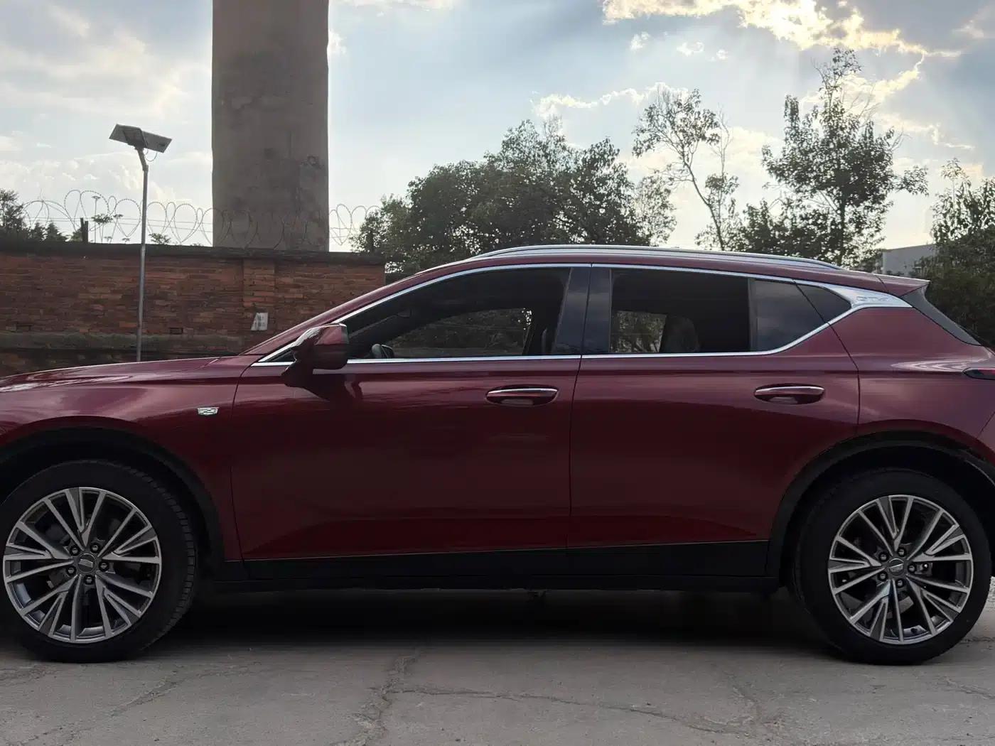 2023 Cadillac GT4 25T Luxury — миниатюра 3