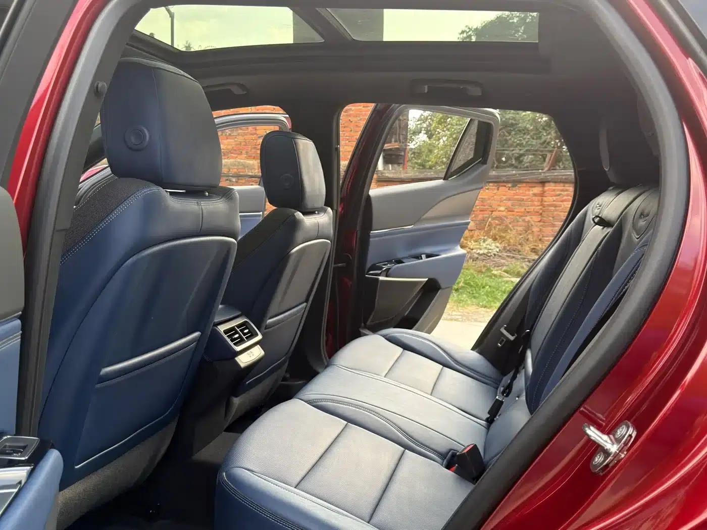 2023 Cadillac GT4 25T Luxury — миниатюра 5
