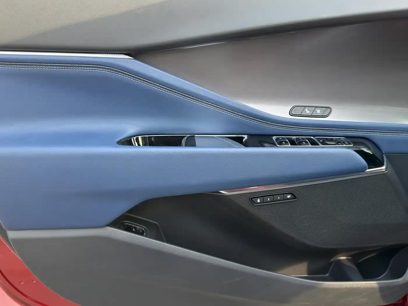 2023 Cadillac GT4 25T Luxury — миниатюра 6