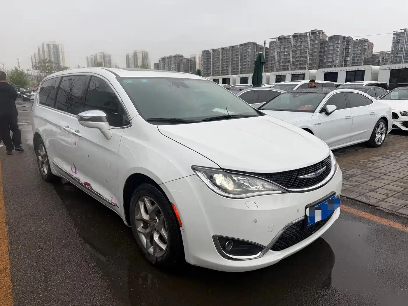 2017 Chrysler Grand Voyager (Imported) 3.6L Premium Edition — миниатюра 2