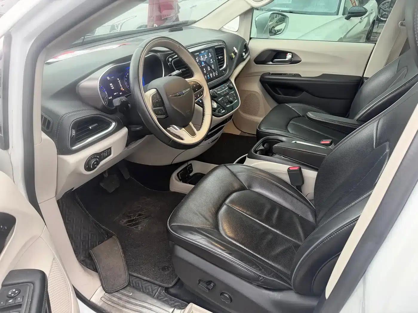 2017 Chrysler Grand Voyager (Imported) 3.6L Premium Edition — миниатюра 3