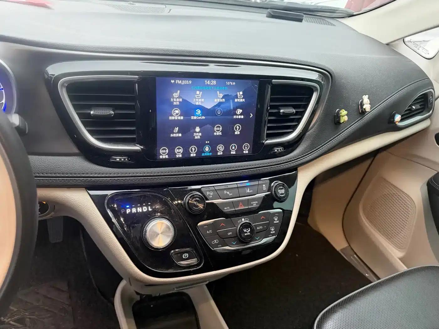 2017 Chrysler Grand Voyager (Imported) 3.6L Premium Edition — миниатюра 5