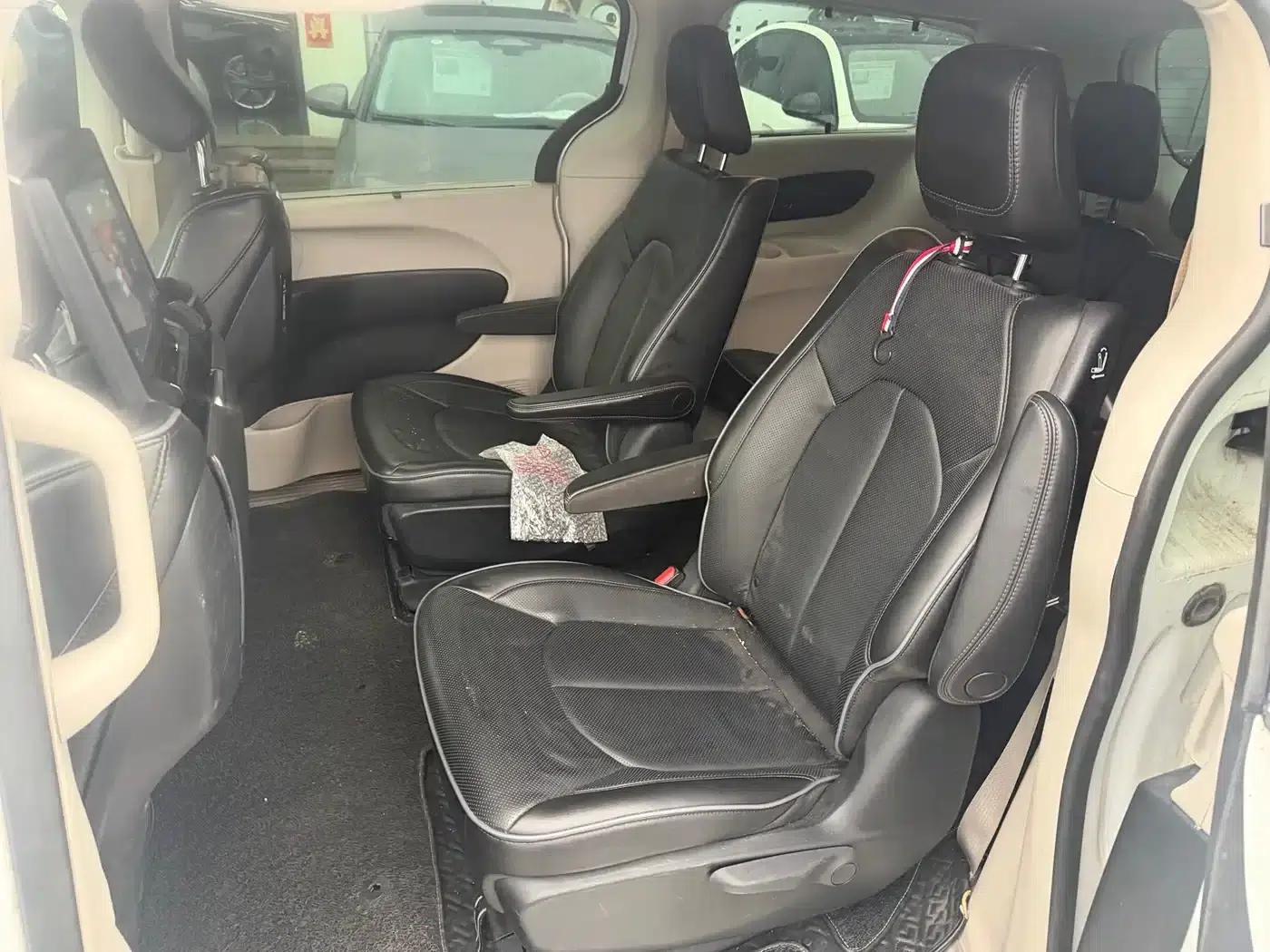 2017 Chrysler Grand Voyager (Imported) 3.6L Premium Edition — миниатюра 6
