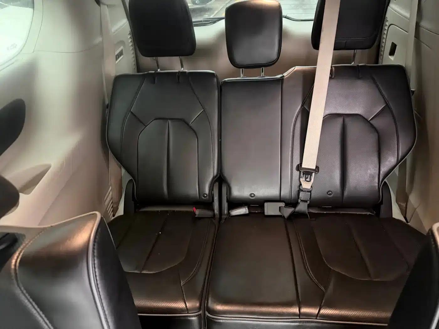 2017 Chrysler Grand Voyager (Imported) 3.6L Premium Edition — миниатюра 7