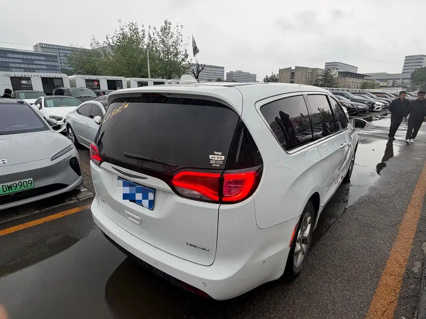 2017 Chrysler Grand Voyager (Imported) 3.6L Premium Edition — миниатюра 8