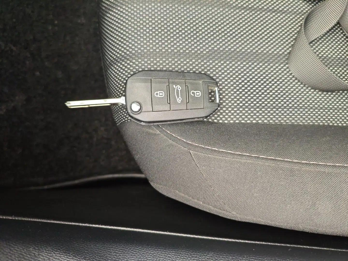 Peugeot 308S 2015 1.2T Automatic Jingchi Edition — миниатюра 12