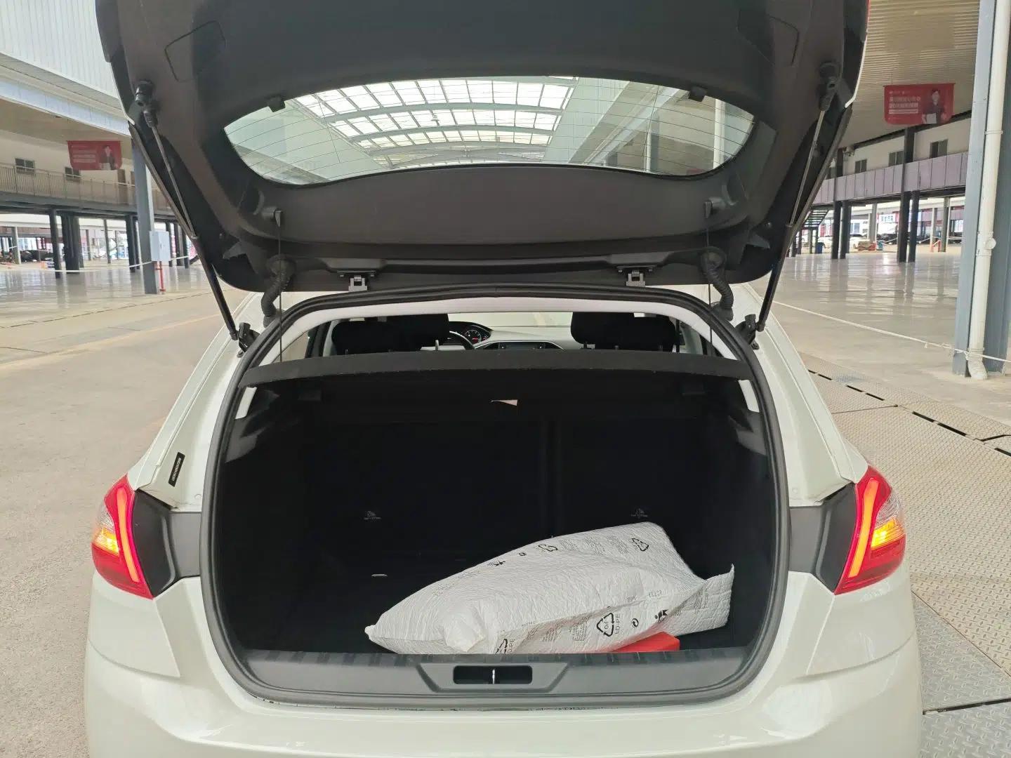 Peugeot 308S 2015 1.2T Automatic Jingchi Edition — миниатюра 22