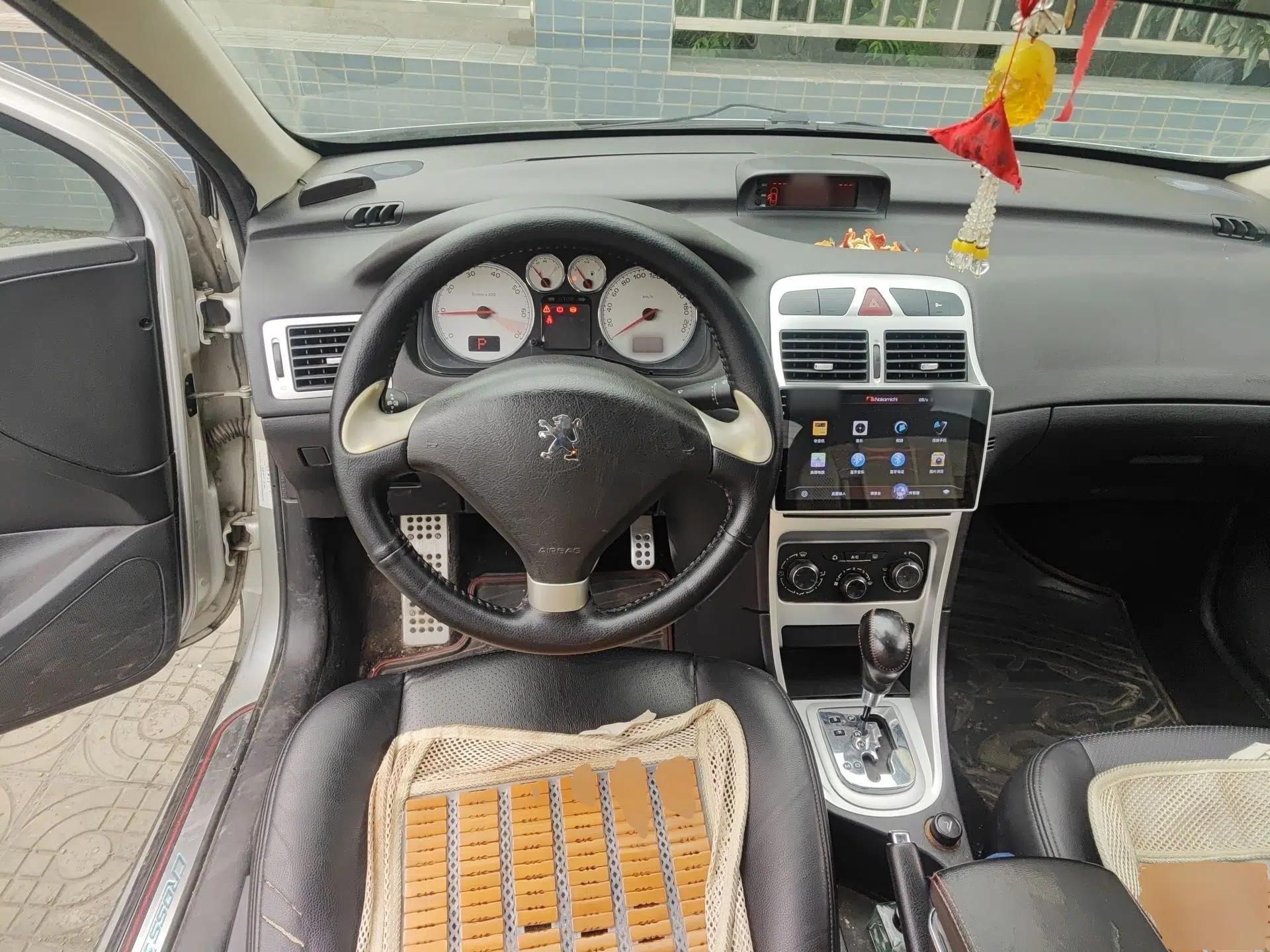 Peugeot 307 2012 Hatchback 1.6L Automatic Comfort Edition — миниатюра 11
