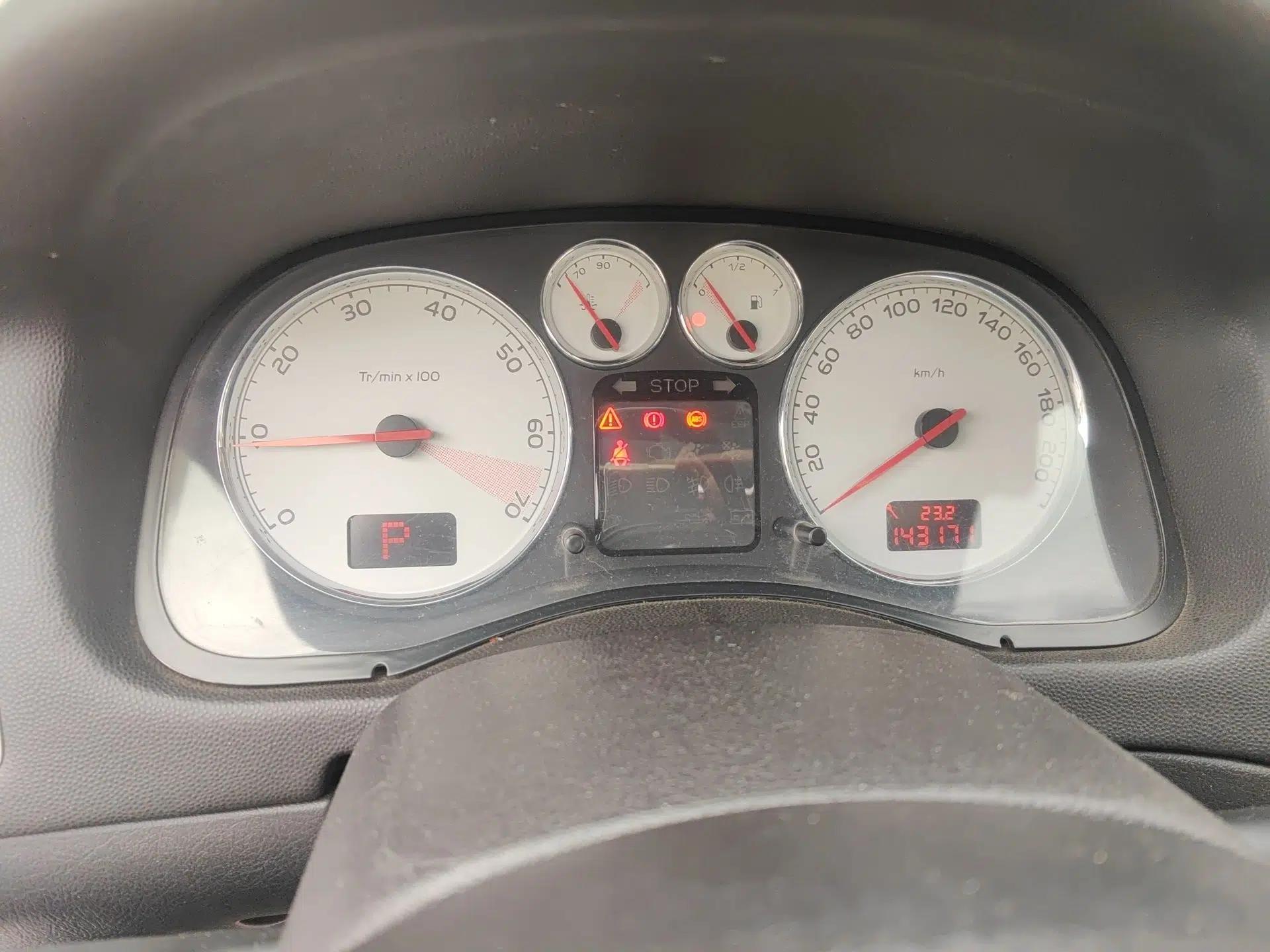 Peugeot 307 2012 Hatchback 1.6L Automatic Comfort Edition — миниатюра 12