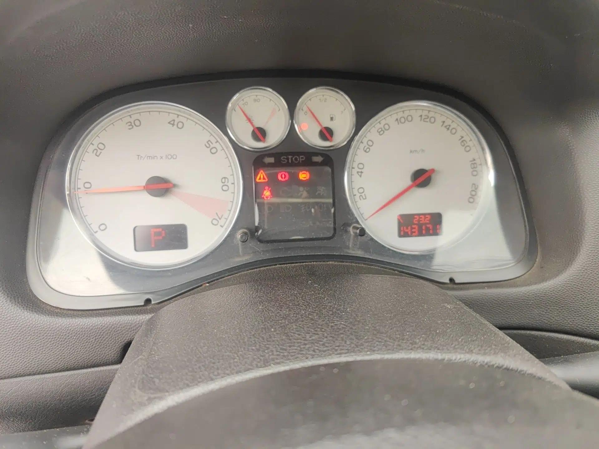 Peugeot 307 2012 Hatchback 1.6L Automatic Comfort Edition — миниатюра 13