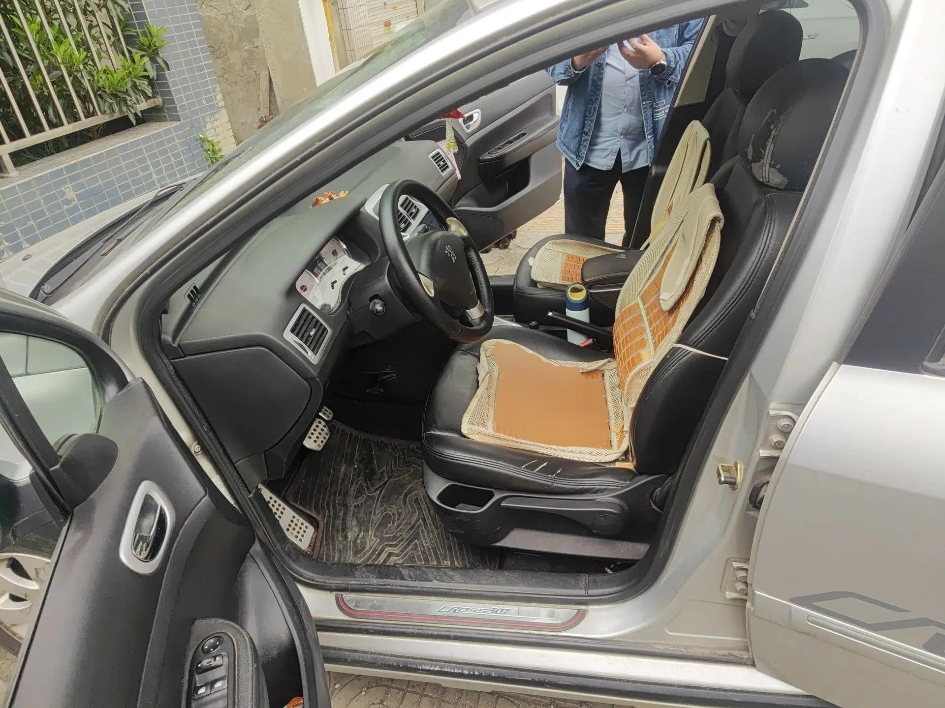 Peugeot 307 2012 Hatchback 1.6L Automatic Comfort Edition — миниатюра 17