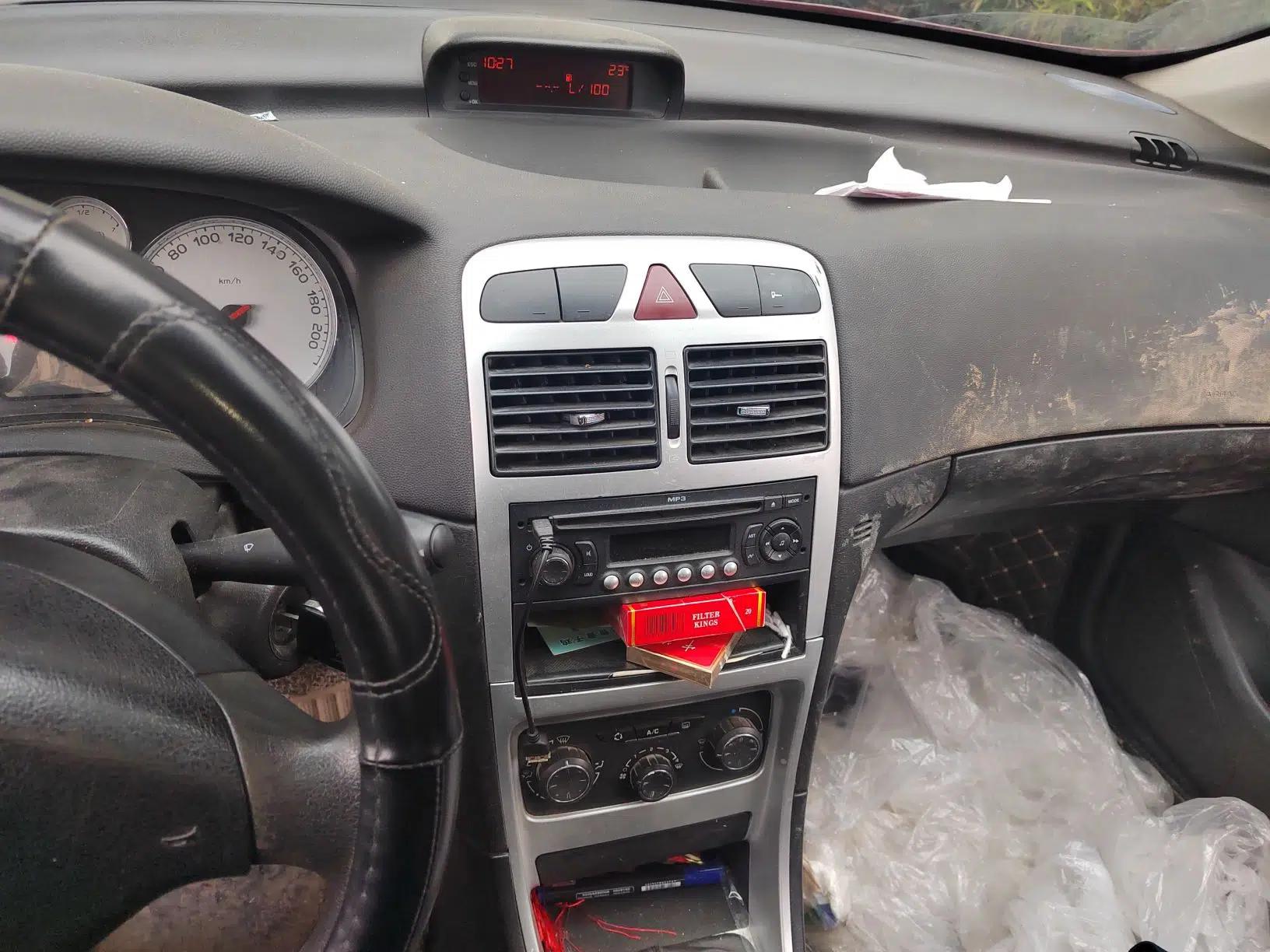 Peugeot 307 2012 Hatchback 1.6L Manual Comfort Edition — миниатюра 14