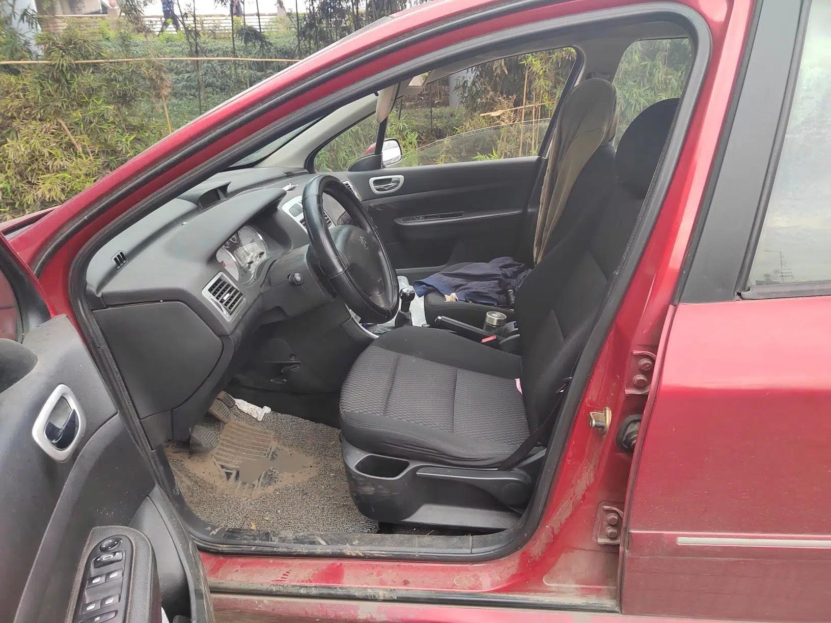Peugeot 307 2012 Hatchback 1.6L Manual Comfort Edition — миниатюра 16