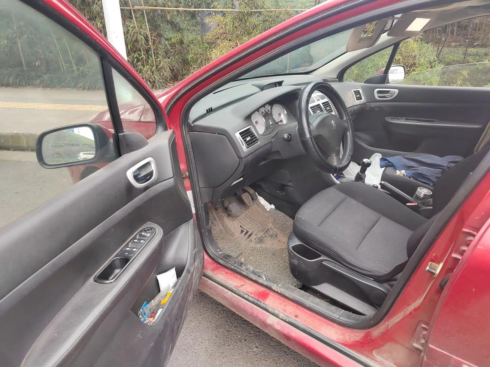 Peugeot 307 2012 Hatchback 1.6L Manual Comfort Edition — миниатюра 17