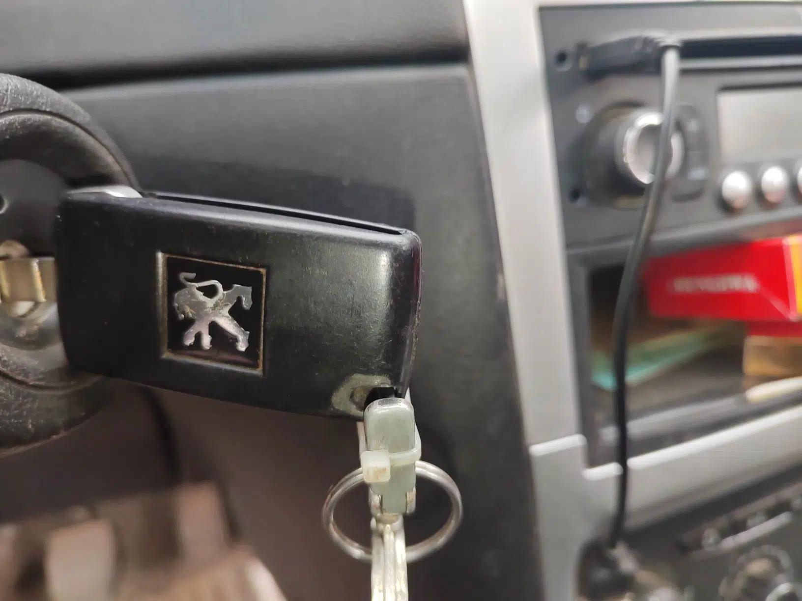 Peugeot 307 2012 Hatchback 1.6L Manual Comfort Edition — миниатюра 9