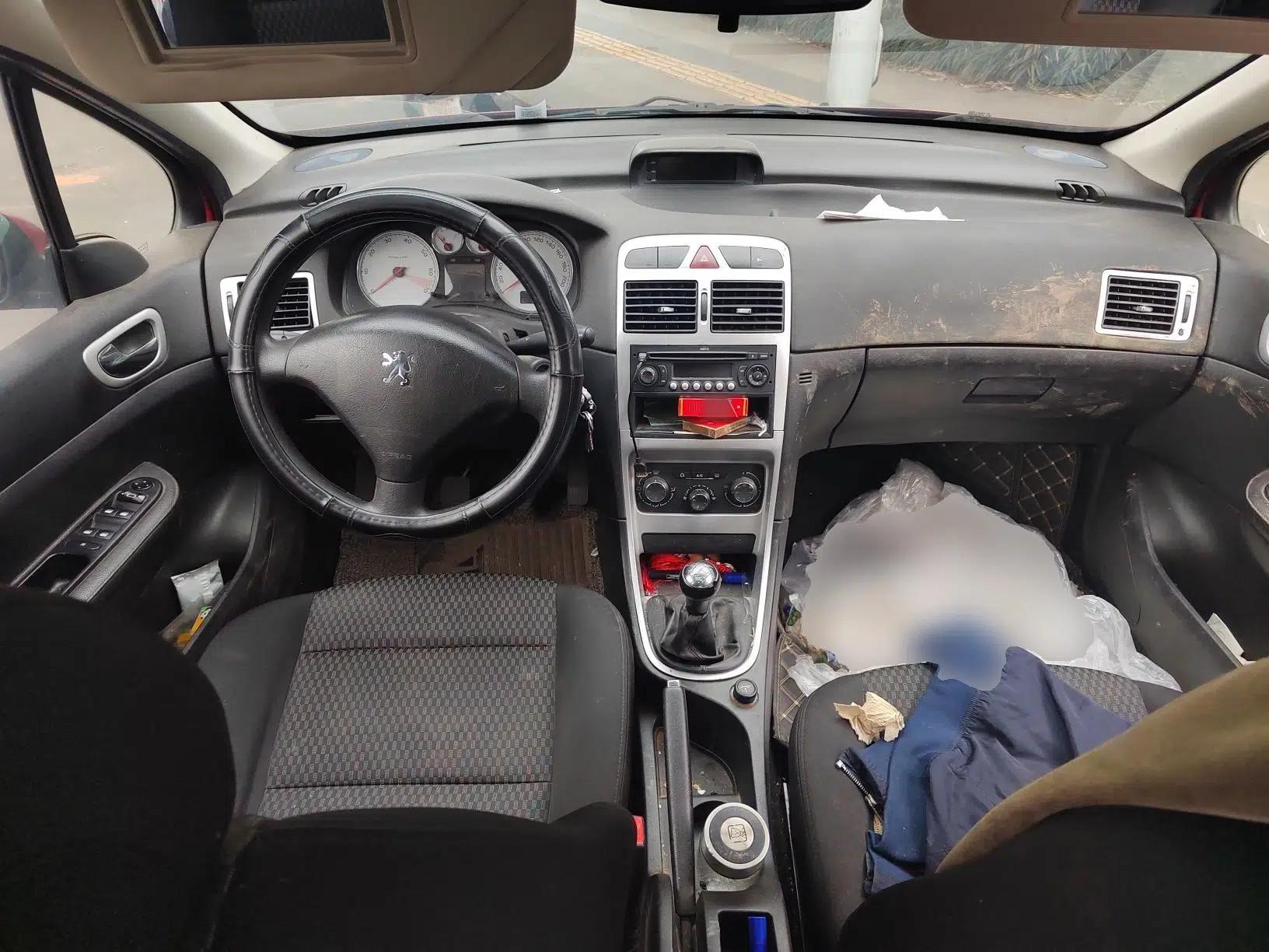 Peugeot 307 2012 Hatchback 1.6L Manual Comfort Edition — миниатюра 10
